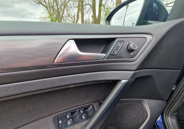 Volkswagen Golf cena 52800 przebieg: 171000, rok produkcji 2019 z Warszawa małe 232